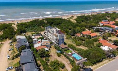 DEPARTAMENTO EN VENTA OSTENDE VISTA AL MAR COCHERA
