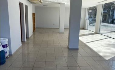 ALQUILER COMERCIAL ESQUINA AV BELGRANO Y AGUIRRE