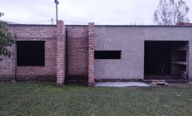 VENTA CASA EN CONSTRUCCIÓN AMPLIO TERRENO -FELICIA