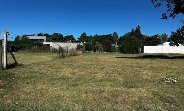 LOTE EN VENTA EN GONNET ESCRITURADO