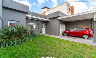 CASA  EN UNIVERSITARIO CON GRAN PATIO Y PILETA !!