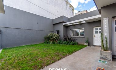 CASA  EN UNIVERSITARIO CON GRAN PATIO Y PILETA !!