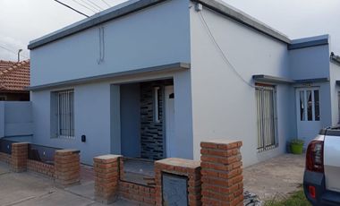 CASA EN VENTA 4 AMBIENTES CON GARAGE EN BALCARCE