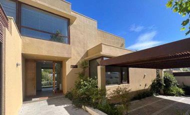 Casa en arriendo  en LO BARNECHEA