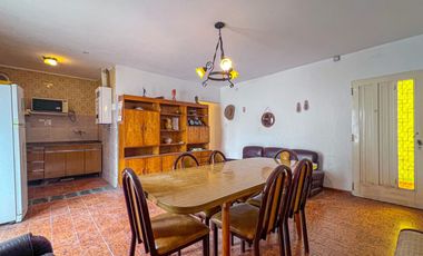 PH 3 ambientes, con patio y parrilla, centro.
