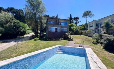 VENTA CASA 6 AMBIENTES SIERRA DE LOS PADRES PILETA