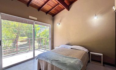 VENTA CASA 6 AMBIENTES SIERRA DE LOS PADRES PILETA