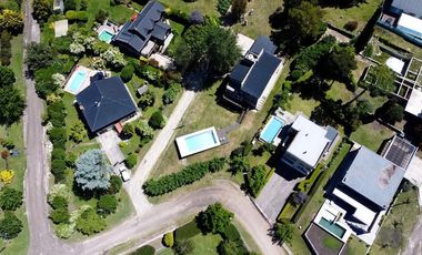 VENTA CASA 6 AMBIENTES SIERRA DE LOS PADRES PILETA
