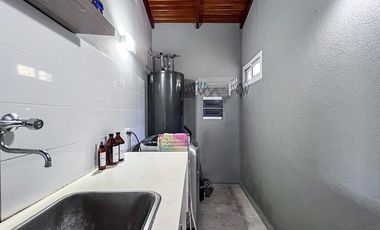 VENTA CASA 6 AMBIENTES SIERRA DE LOS PADRES PILETA