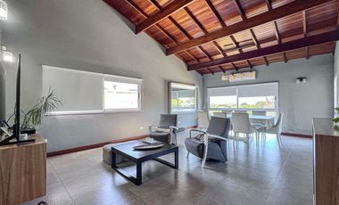 VENTA CASA 6 AMBIENTES SIERRA DE LOS PADRES PILETA