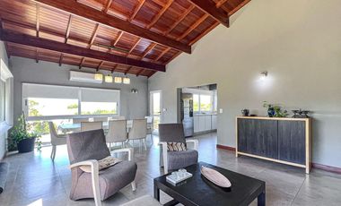 VENTA CASA 6 AMBIENTES SIERRA DE LOS PADRES PILETA