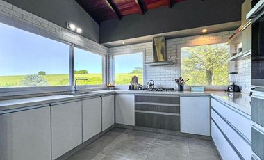 VENTA CASA 6 AMBIENTES SIERRA DE LOS PADRES PILETA