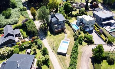 VENTA CASA 6 AMBIENTES SIERRA DE LOS PADRES PILETA
