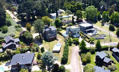 VENTA CASA 6 AMBIENTES SIERRA DE LOS PADRES PILETA