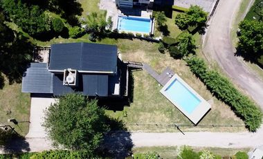 VENTA CASA 6 AMBIENTES SIERRA DE LOS PADRES PILETA