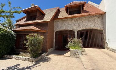 VENTA IMPORTANTE CASA EN RONDEAU 572. MACROCENTRO