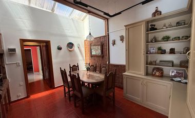 VENTA IMPORTANTE CASA EN RONDEAU 572. MACROCENTRO