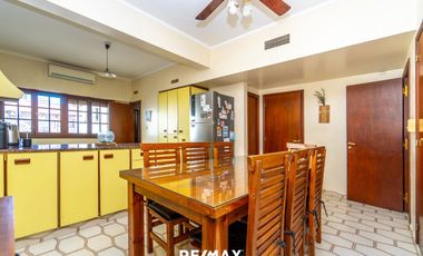 VENTA CASA 4 DORMITORIOS QUINCHO PILETA CENTRO