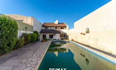VENTA CASA 4 DORMITORIOS QUINCHO PILETA CENTRO