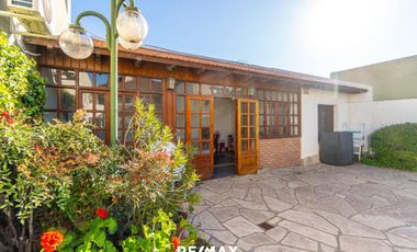 VENTA CASA 4 DORMITORIOS QUINCHO PILETA CENTRO