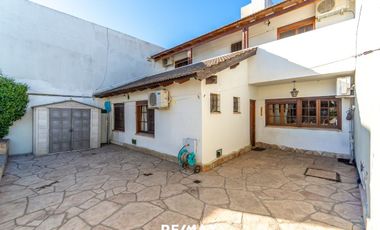 VENTA CASA 4 DORMITORIOS QUINCHO PILETA CENTRO