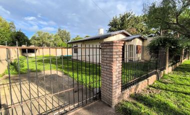 Venta Casa 3 ambientes c/pileta barrio Parque