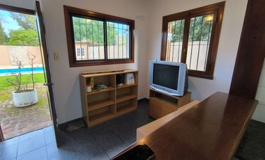 Venta Casa 3 ambientes c/pileta barrio Parque