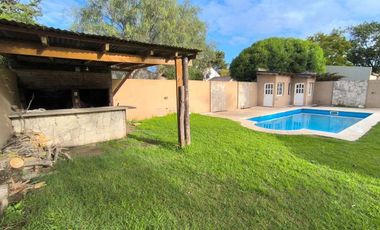 Venta Casa 3 ambientes c/pileta barrio Parque