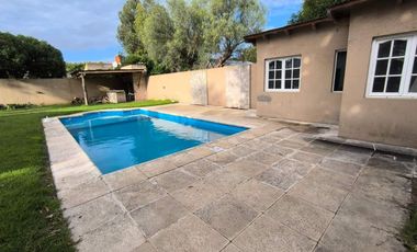 Venta Casa 3 ambientes c/pileta barrio Parque