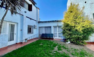 VENTA CASA MULTIFAMILIAR JARDIN Y COCHERA WILDE