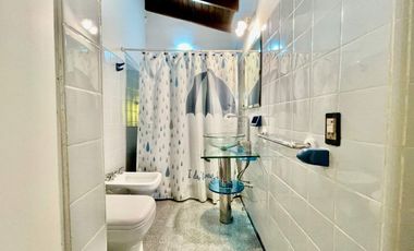 VENTA CASA MULTIFAMILIAR JARDIN Y COCHERA WILDE