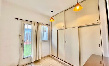VENTA CASA MULTIFAMILIAR JARDIN Y COCHERA WILDE