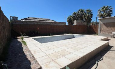 CASA CON PISCINA, BARRIO ROSA MOSQUETA, GUAYMALLÉN