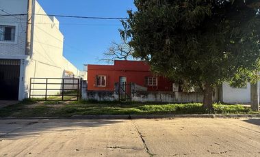 CASA EN VENTA A RESTAURAR EN GOYA CORRIENTES