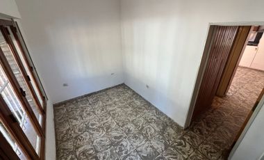 CASA EN VENTA 4 DORM.+ DTO. B° RIVADAVIA V. MARIA