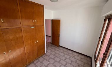 CASA EN VENTA 4 DORM.+ DTO. B° RIVADAVIA V. MARIA