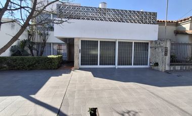 VENTA CASA (DOS PROPIEDADES INDIVIDUALES ) B. ROCA