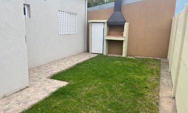 VENTA DE DEPTO P/BAJA CON PATIO/apto credito