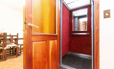 IMPONENTE CASA 3 PLANTAS C/ ASCENSOR Y DPTO INDEP