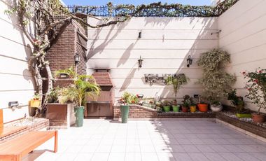 IMPONENTE CASA 3 PLANTAS C/ ASCENSOR Y DPTO INDEP