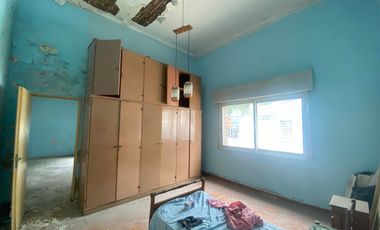 ¡CASA EN ESQUINA A REFACCIONAR - FOT 3 + SÓTANO!
