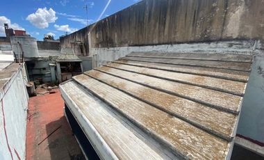 ¡CASA EN ESQUINA A REFACCIONAR - FOT 3 + SÓTANO!