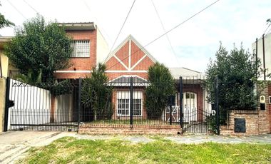 VENTA CHALET DE DOS PLANTAS EN ADROGUE