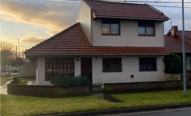 Chalet Cuatro Dormitorios Barrio Las Avenidas