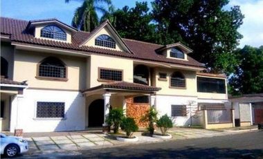 CASA ALBROOK 1000M2 3 PISOS GANGA..