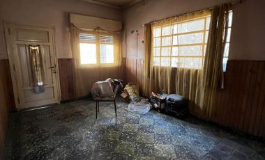 VENTA Casa 2 dormitorios a reciclar Liniers al 1500