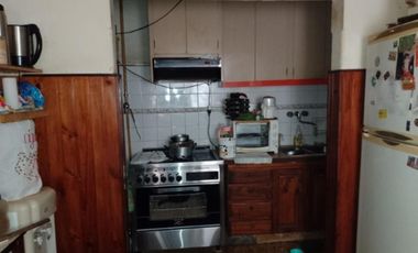 CASA  DE 3 AMBIENTES CON GAPON AL FONDO