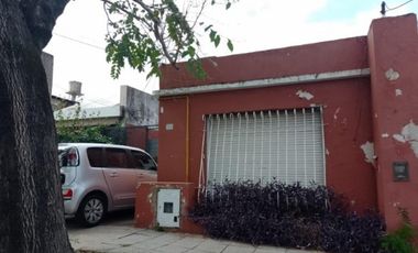 CASA  DE 3 AMBIENTES CON GAPON AL FONDO