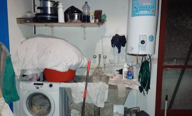 CASA  DE 3 AMBIENTES CON GAPON AL FONDO