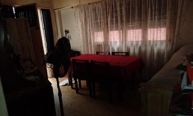 CASA  DE 3 AMBIENTES CON GAPON AL FONDO